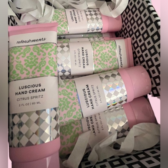 IPSY.. Refreshments Luscious Hand Cream Set with Floral Gift Box - Picture 3 of 10